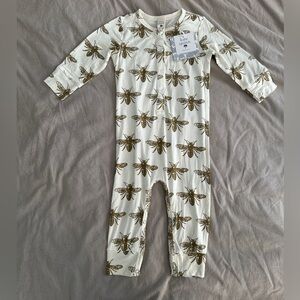 NWT Kate Quinn Bamboo Bee Pattern Onesie 🐝